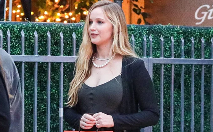 Jennifer Lawrence Wears Maxi Dress For Dinner With Cooke Maroney - SurgeZirc India