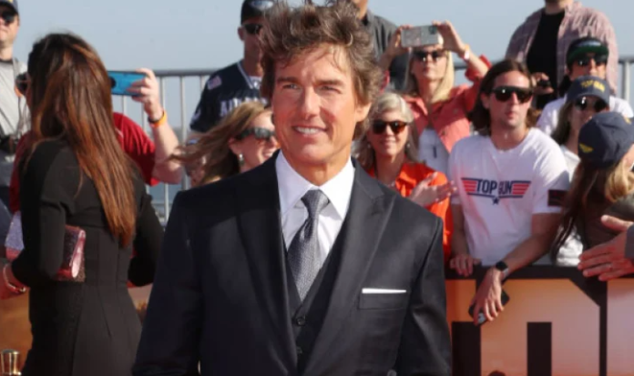 Tom Cruise Shines In A Suit At ‘Top Gun, Maverick’ Premiere - SurgeZirc India