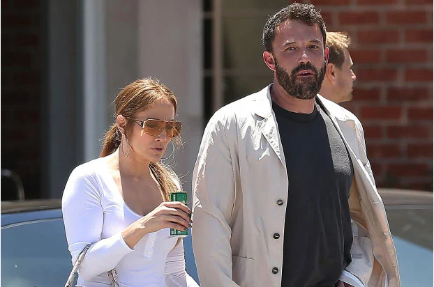 Jennifer Lopez And Ben Affleck Seen Holding Hands On The Set Of New Movie - SurgeZirc India